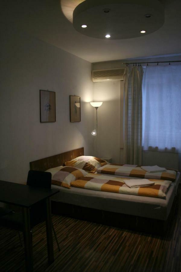 Margaret Bridge Studio Apartment Budapest Exterior photo