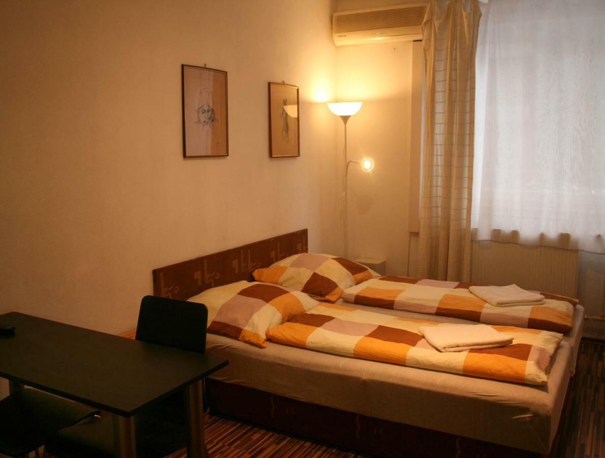 Margaret Bridge Studio Apartment Budapest Exterior photo